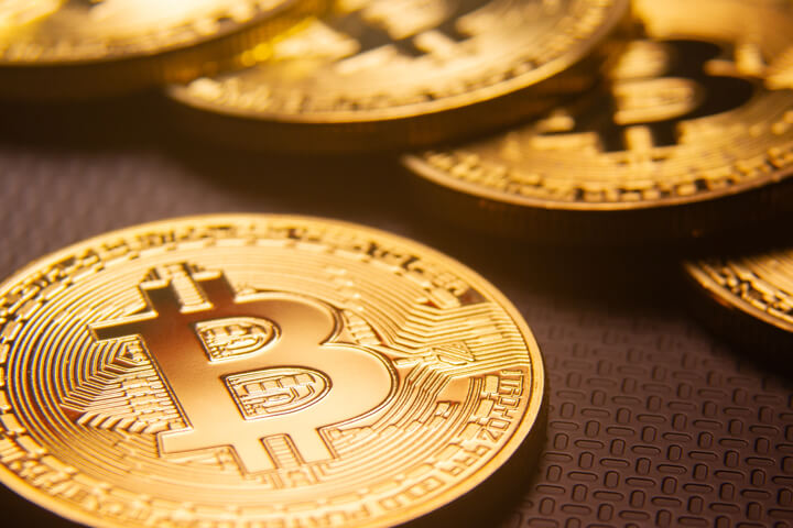 Free photo of Bitcoin cryptocurrency tokens