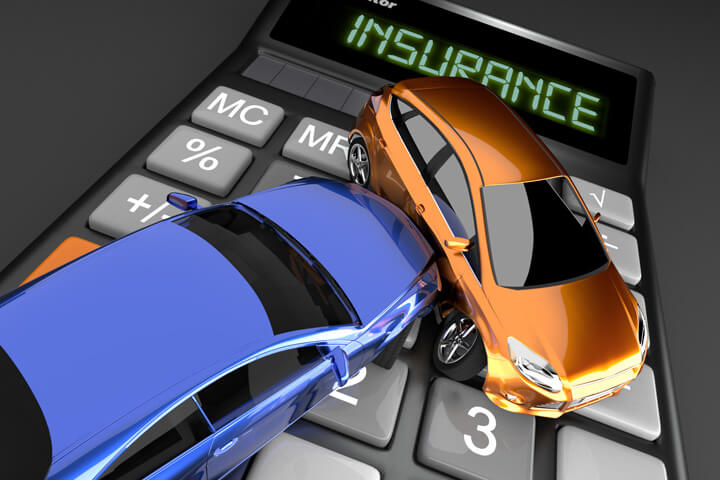 Two car accident on insurance calculator from top viewpoint
