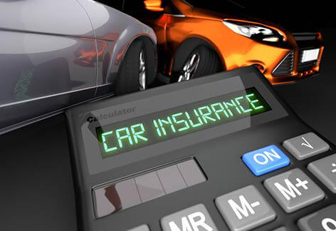 Car insurance calculator with two crashed cars in background