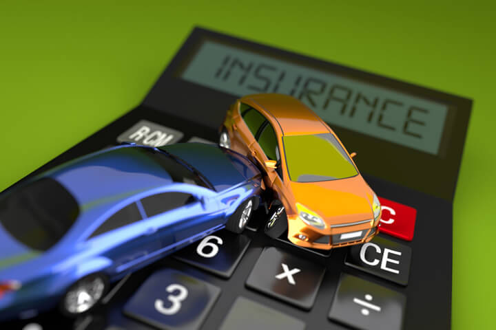 Two car accident on insurance calculator with bright green background