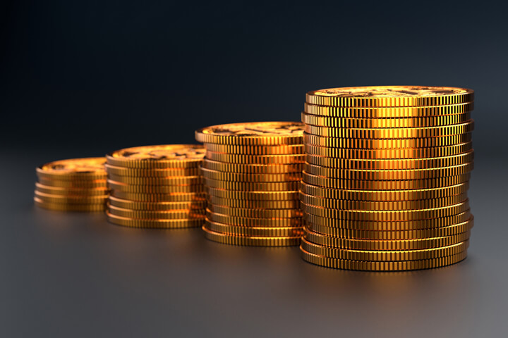 Column chart stack of gold coins on dark background concept for increasing returns or higher rates